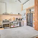 Rustic Getaway In Central Nola Location!