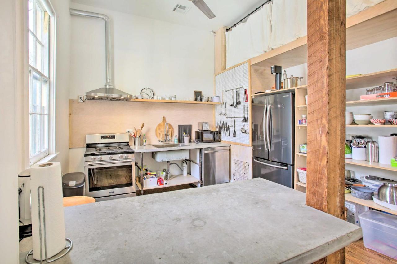 Rustic Getaway In Nola Location! *