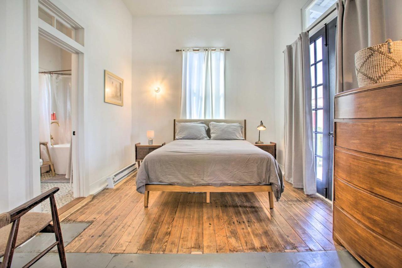 Rustic Getaway In Nola Location! Holiday home